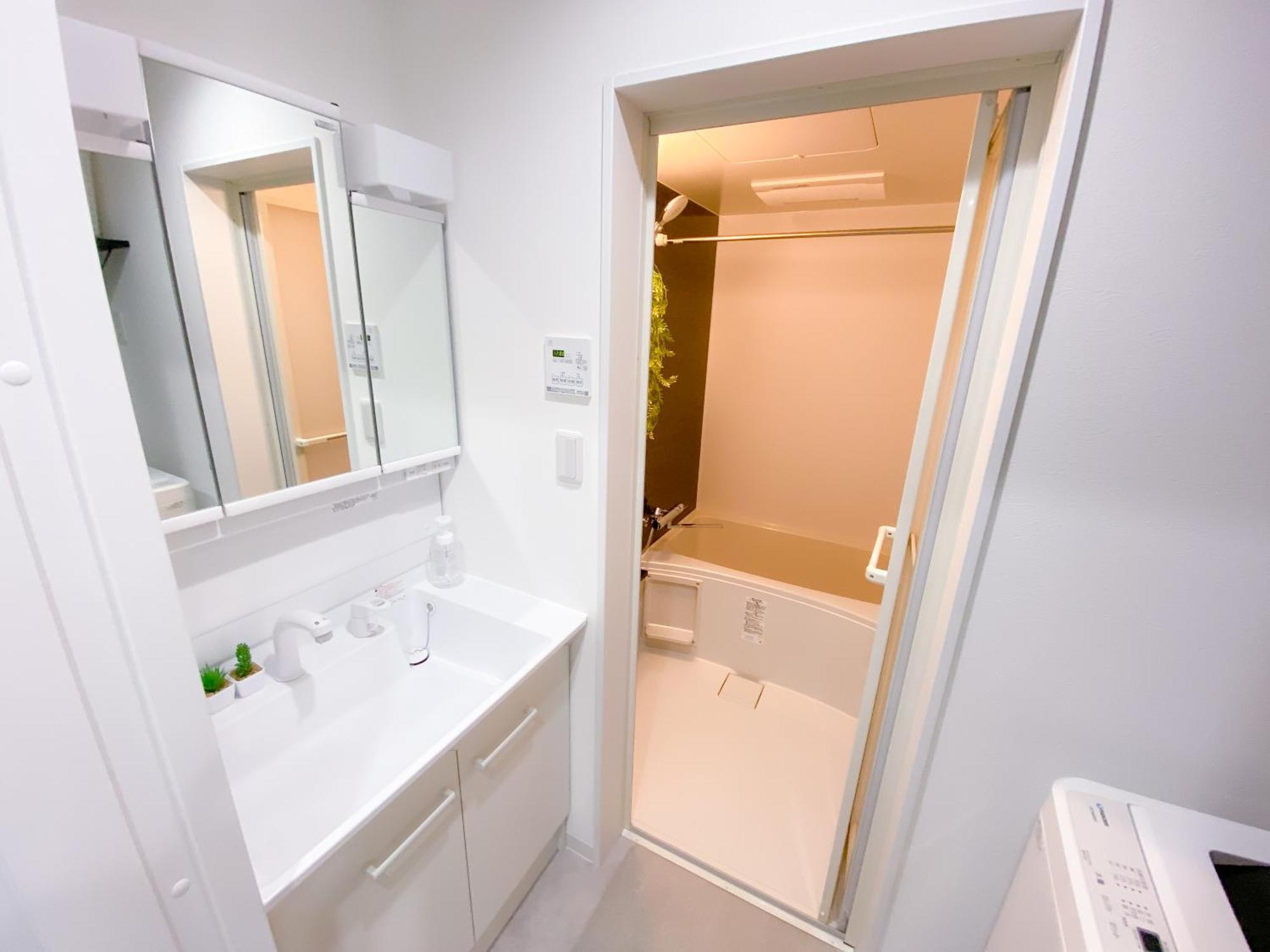 Residential Hotel Glitter Usjまで1駅5分 Osaka Bagian luar foto
